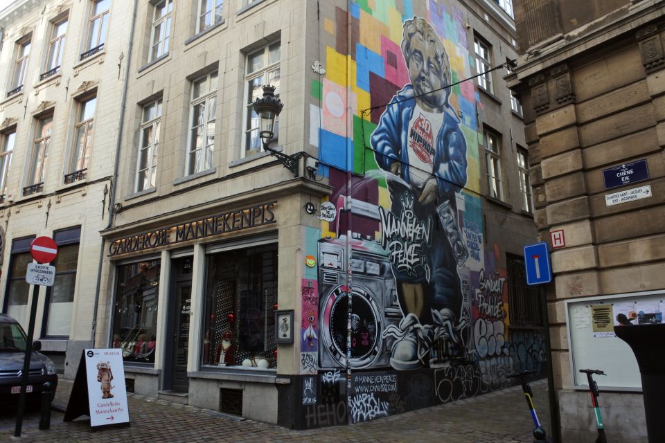 Brussels: The comic book walls walking tour - The first comic wall in Brussels (1991): the origin story on brick and paint