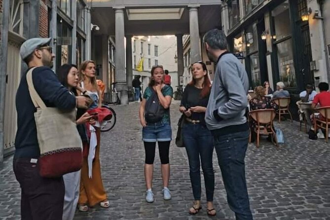Brussels Walking and Tasting Tour (Beers,Chocolates&Fries/Waffle) - Manneken Pis: the story behind the famous little statue