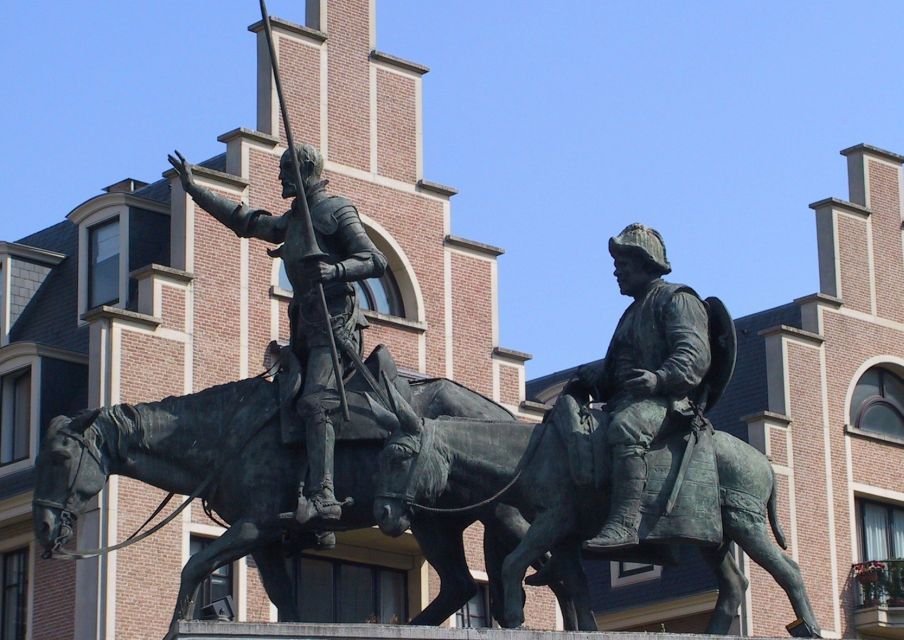 Brussels: Walking Tour from Central Station to Manneken Pis - European Parliament buildings: Commission and Council in real life