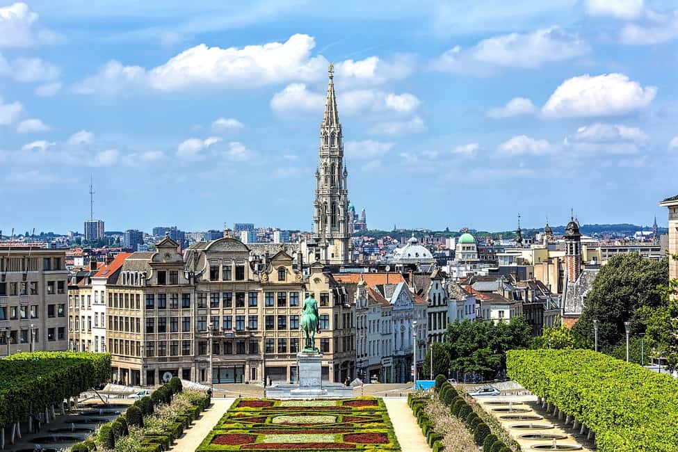 Brussels: Walking Tour with Belgian Lunch, Chocolate, & Beer - Lunch at around 12:15: mussels first, then beef stew with gratin