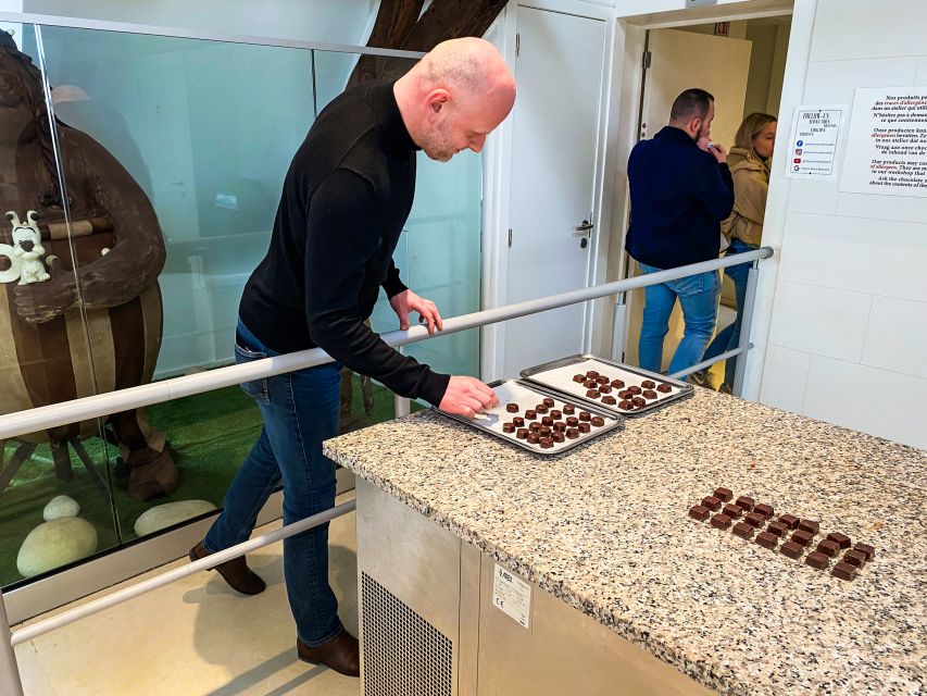 Choco-Story Brussels: Chocolate Museum Entrance with Tasting - The master chocolatier demo: watching pralines get made (then tasting them)