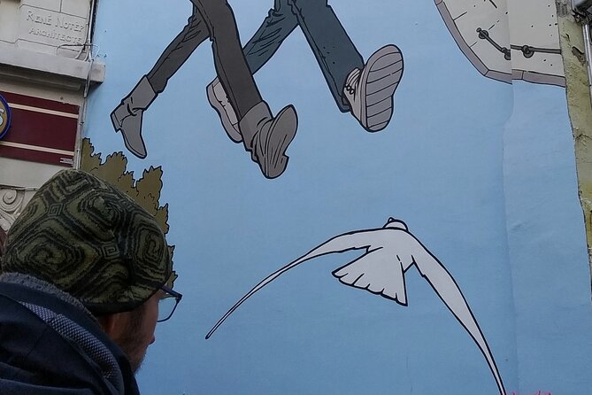 Comic Book Tour in Brussels - Stop 4: Manneken Pis with comic references up to the walls