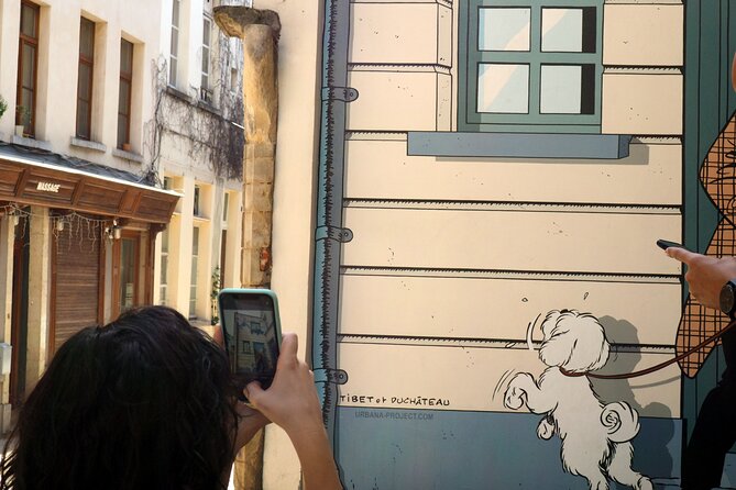 Comic Book Tour in Brussels - Stop 5: The Tintin mural linked to the Tornasol affair