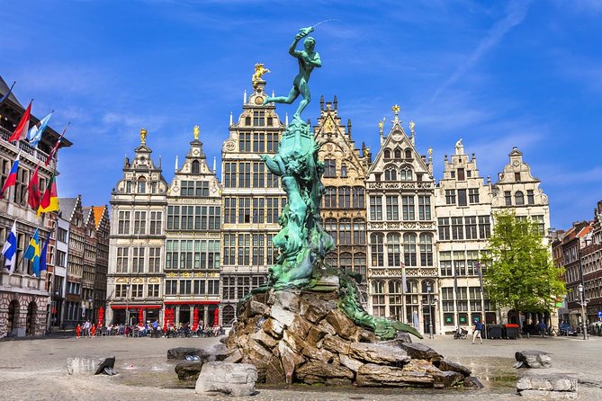 e-Scavenger hunt Antwerp: Explore the city at your own pace - Het Steen again, then the Vlaeykensgang alley payoff