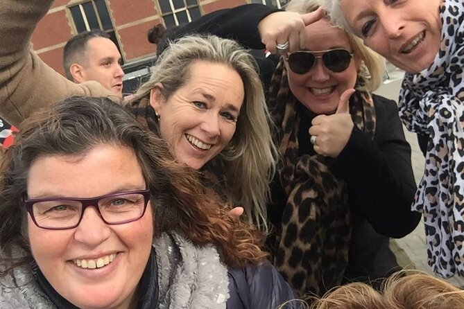 e-Scavenger hunt Ghent: Explore the city at your own pace - Riverfront time at Graslei and Korenlei: the Leie makes the route make sense
