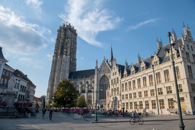 e-Scavenger hunt Mechelen: Explore the city at your own pace - A smartphone scavenger hunt you control in Mechelen
