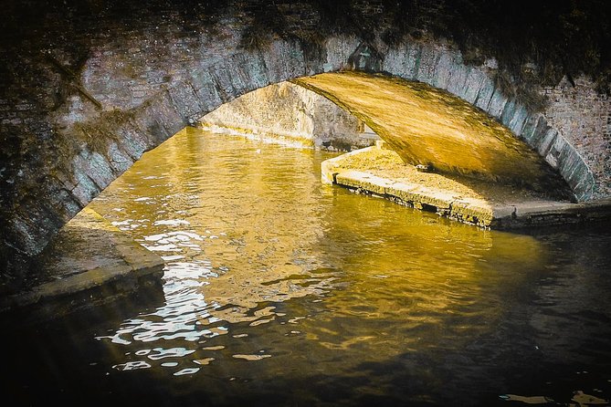 "Edges of Brugge" Photo Tour - 2hr open city tour & workshop - A 2-hour Bruges photo walk with workshop, starting at the Holy Blood Basilica