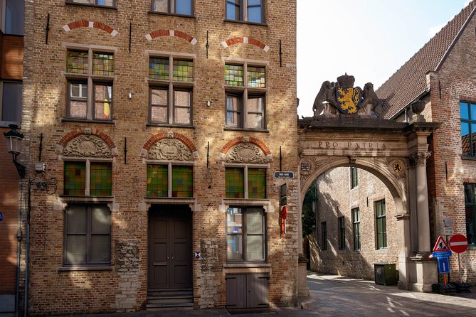 Experience the best of Bruges on a Private Tour with Boat Ride - Minnewater Lake (Lake of Love): the quiet contrast