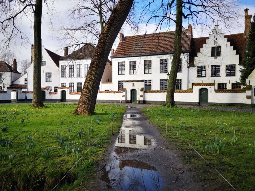 From Brussels: Bruges Day Trip with Boat Tour Option (ENG) - Minnewaterpark and Begijnhof: Bruges’ calmer side