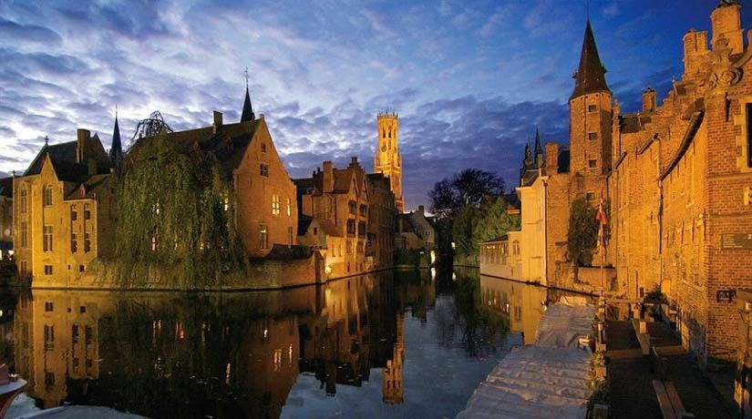 From Brussels: Bruges Day Trip with Boat Tour Option (ES) - The Guided Walk: UNESCO Bruges in About Two Hours