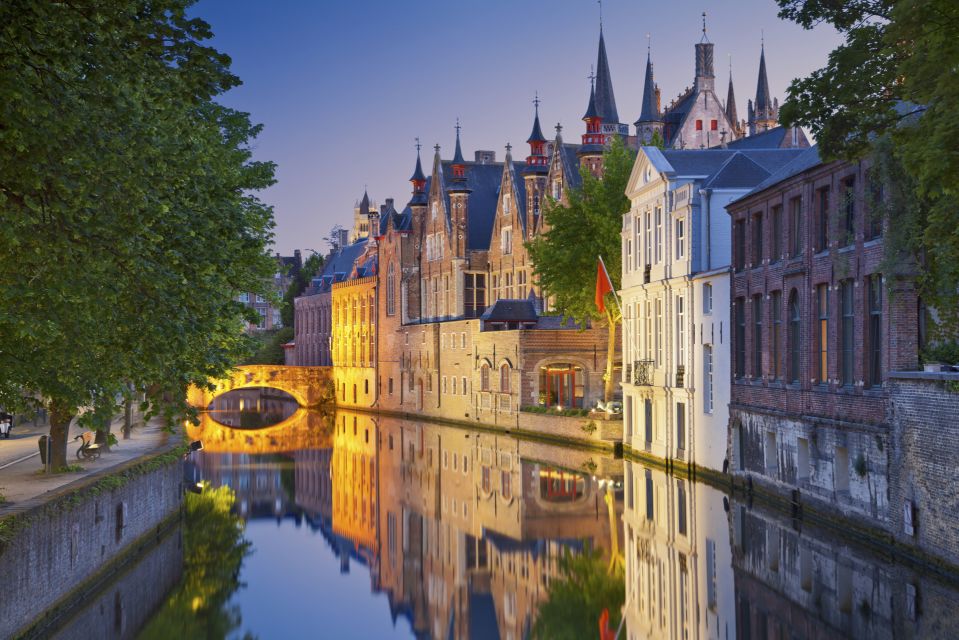 From Brussels: Bruges Day Trip with Boat Tour Option (ES) - From Central Brussels to Bruges: The Coach Ride You Should Plan For