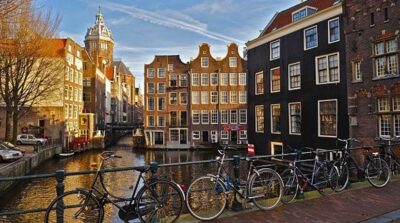 From Brussels: Day Trip to Amsterdam with Canal Boat Cruise - The coach ride: comfort counts, but start ready