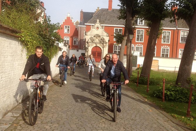 Ghent Bike Tour Off-the-beaten-track - Bike setup: CUBE comfort, helmet, and a bottle that matters