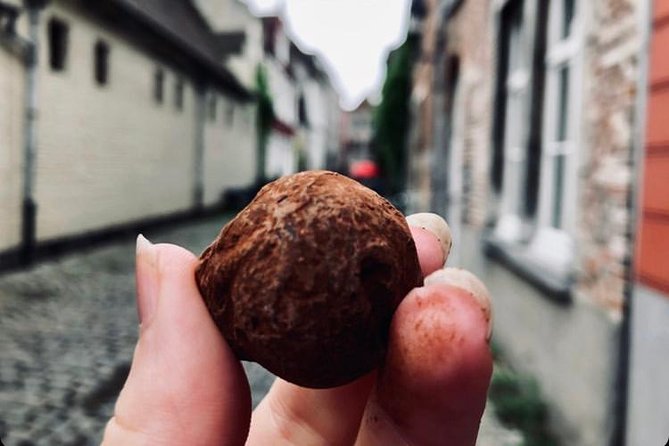 Ghent: Famous Belgian Chocolate Walking Tour with Tastings - Stop 5: Chocolaterie Van Hoorebeke and the Passion Fruit Hit