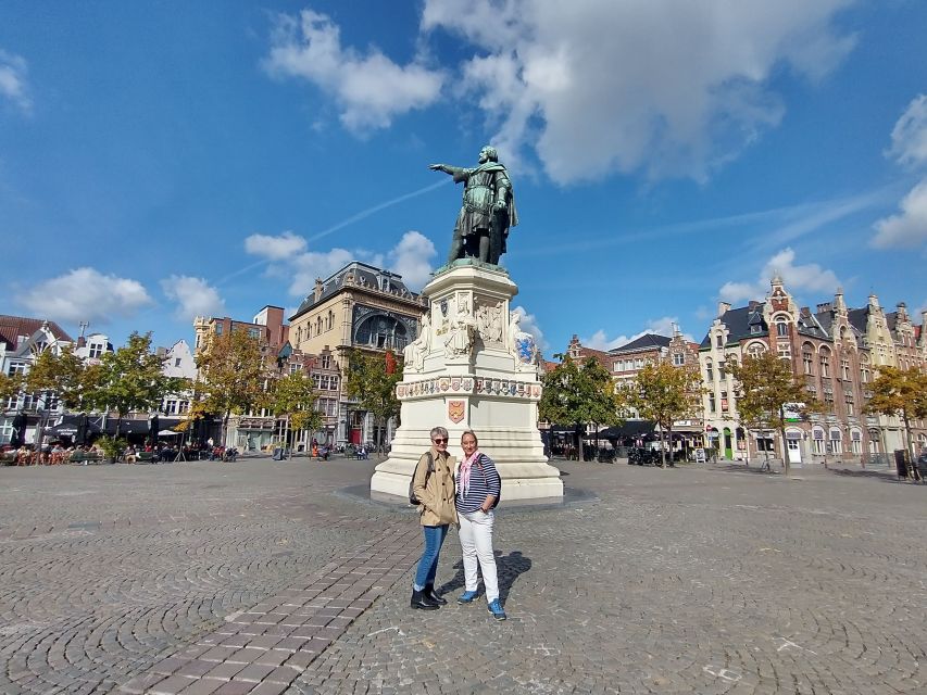 Ghent: Guided City Tour with Chocolate Tastings - Guide energy, pacing, and comfort tips for a two-hour loop