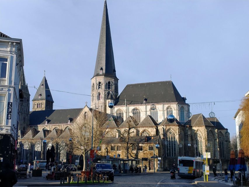 Ghent: Guided City Tour with Food Tastings - Pace, group vibe, and who will enjoy the walking route