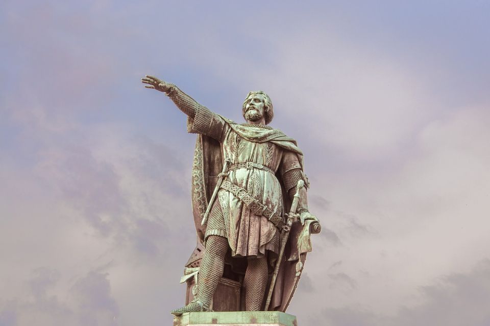 Ghent: Guided Walking Tour and Canal Boat Trip - Belfort viewpoints and Ghent Town Hall: civic power in stone