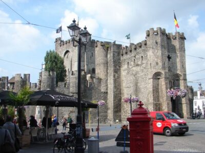 Ghent: Private 2-Hour Walking Tour - Graslei and Korenlei: river-gold gables and quick photo wins