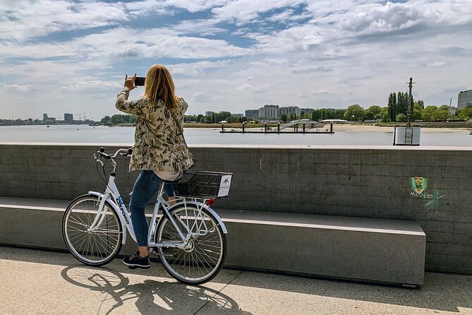 Guided Bike Tour: 2 Hours Highlights of Antwerp - Meeting point at Vleminckstraat: the simple start that sets the tone