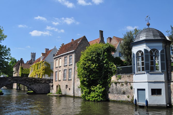 Guided boat trip and walk - Boottocht Brugge canal cruise: the city at eye level