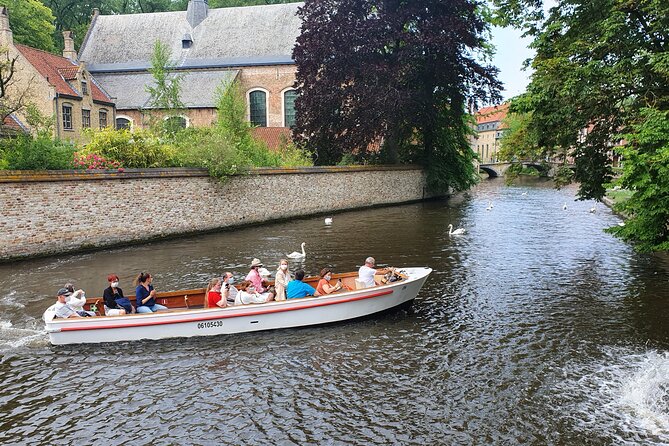 Guided boat trip and walk - Beerwall, Arentshof, and Gruuthuse: details you’ll miss without a guide