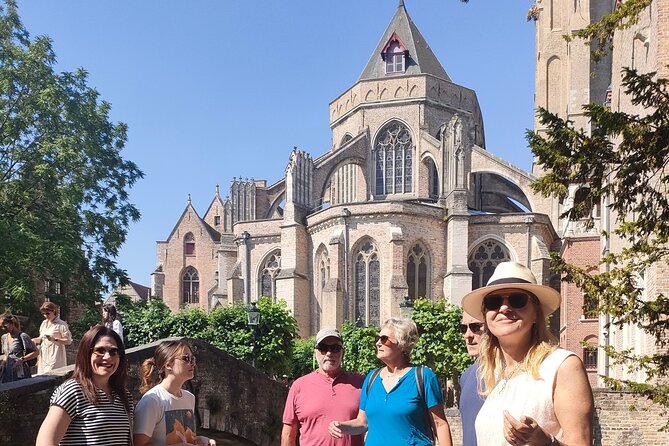 Guided boat trip and walk - Ten Wijngaarde beguinage and the De Halve Maan finish