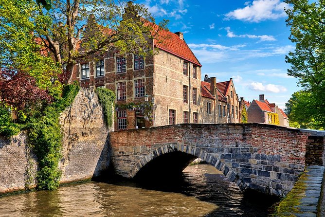 Guided tour of Bruges - Ten Wijngaarde Beguinage: Medieval Tranquility (UNESCO)