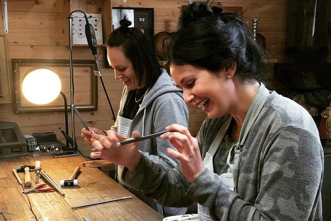 Handcraft your own silver ring in Bruges - Finishes and textures: how to choose a look you’ll still like later