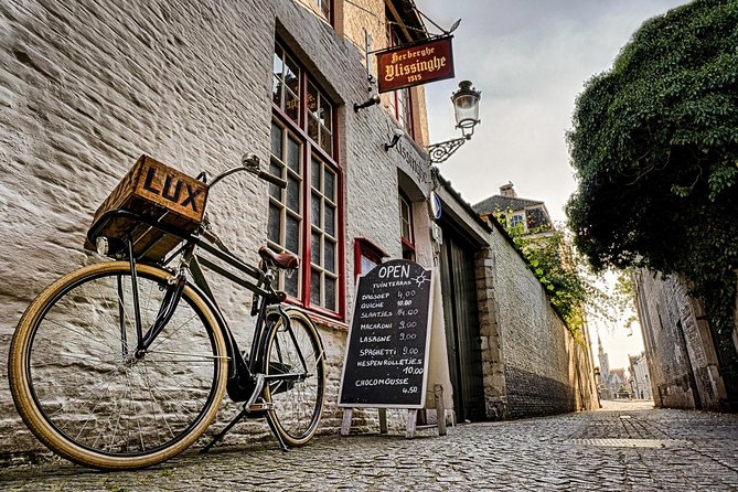 "Hidden Brugge" Photo Tour - 2hr open city tour & workshop - Best light in Bruges and why a 1:00 pm start matters
