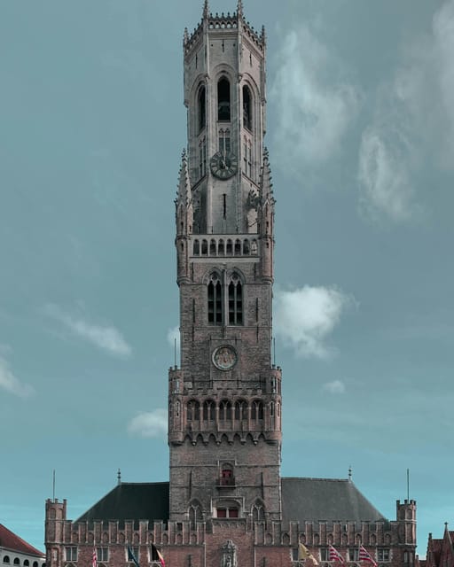 Historical walk in Bruges with local guide. Praline included - Gruuthuyse Castle: seeing wealth in stone