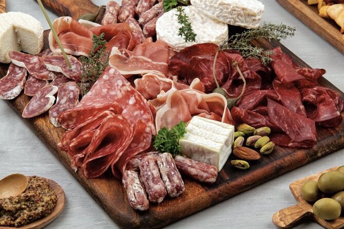 Private Bruges Food Tour: 8 Tastings of Local Delicacies - Meeting point and finish: staying in the center