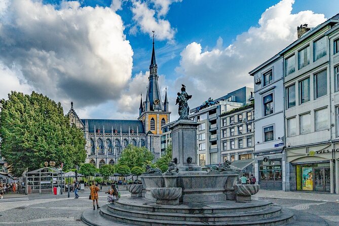 Small Group Liège to Aachen to Maastricht Border Crossing Tour - Maastricht on the Maas: Sint Servaas Bridge and old-town strolls