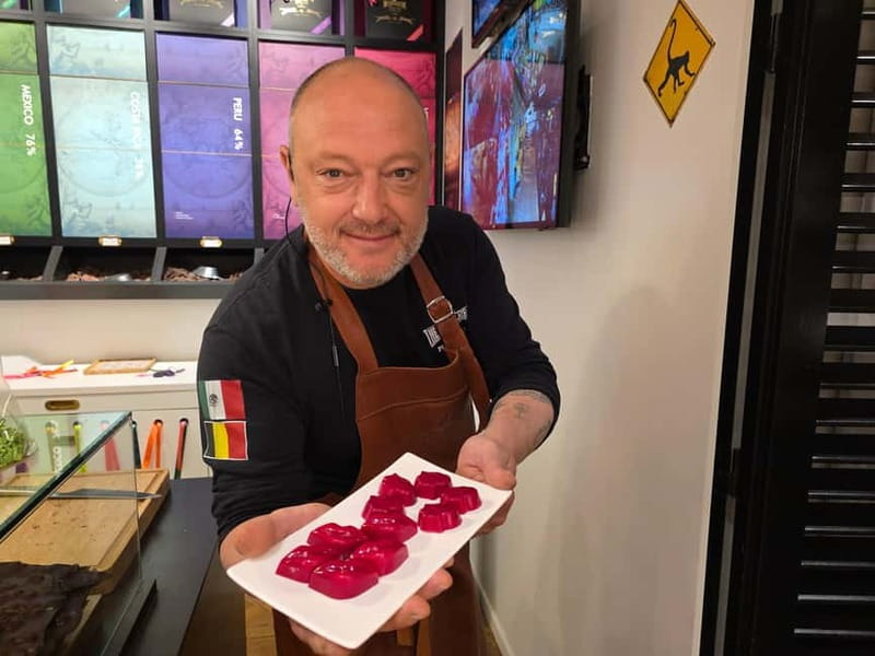 Thé best chocolate in Bruges! Private tour! - Sweet start at Historium: meeting point, pace, and what to wear