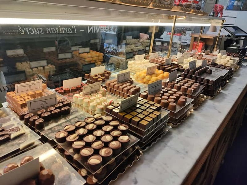 Thé best chocolate in Bruges! Private tour! - Canals and monuments near Gruuthuse: the stories behind the streets