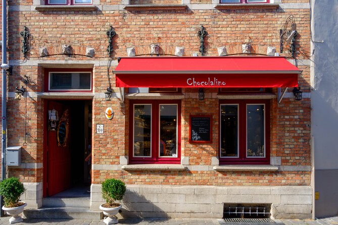 Walking tour of Bruges with boat option and/or beer tasting - Walplein and Stoofstraat: beer history and medieval house-spotting